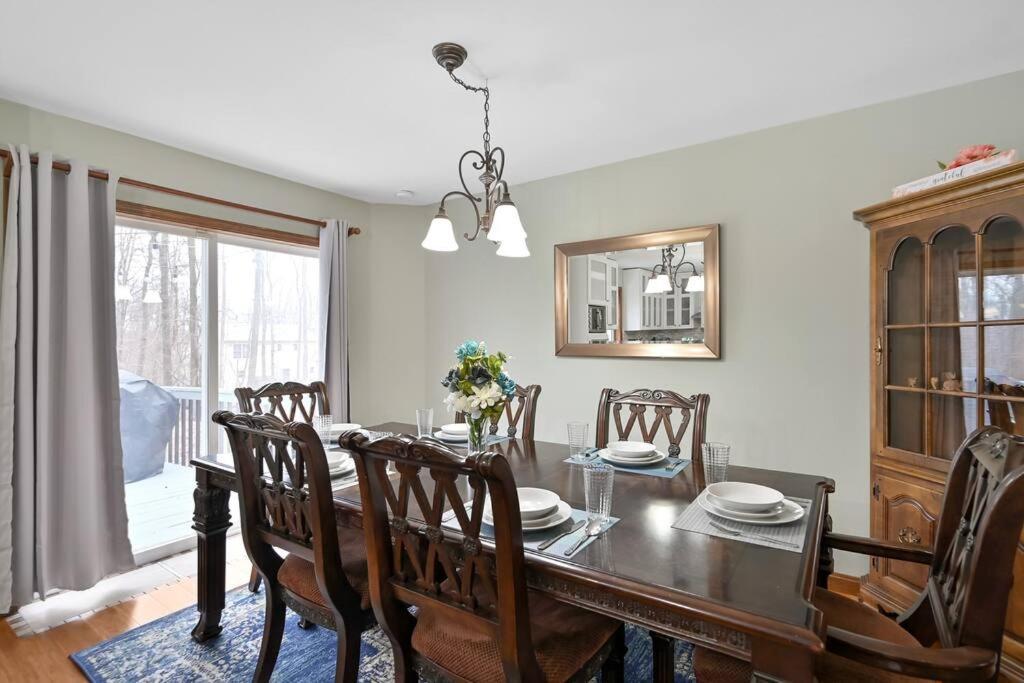 Poconos Peaceful Retreat - Families & Large Groups Holiday home *
