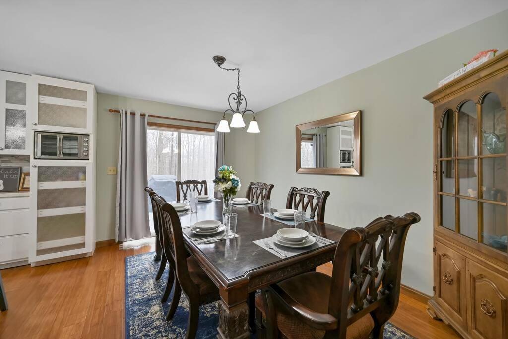 Poconos Peaceful Retreat - Families & Large Groups Holiday home Tobyhanna